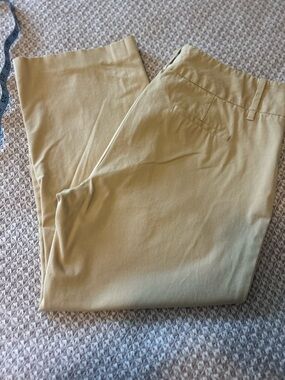 Chaus Women's Capri Pants in Light Tan